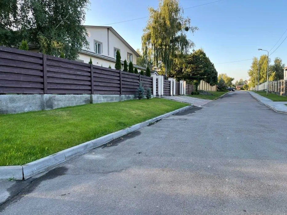 Закрытый КГ возле метро Академгородок и Житомирская