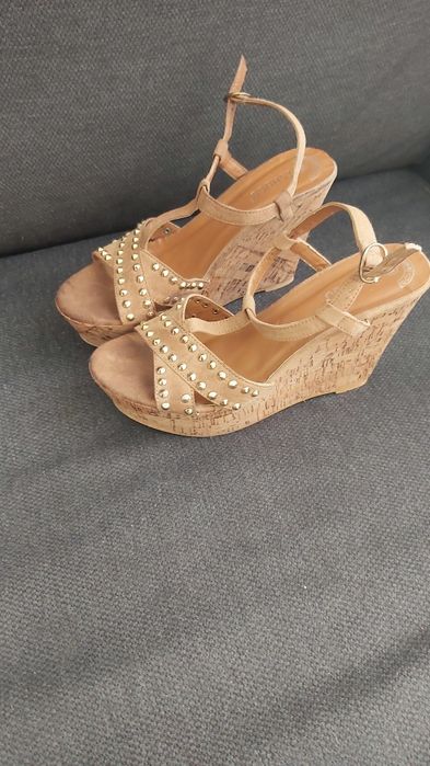 Sapatos de cunha