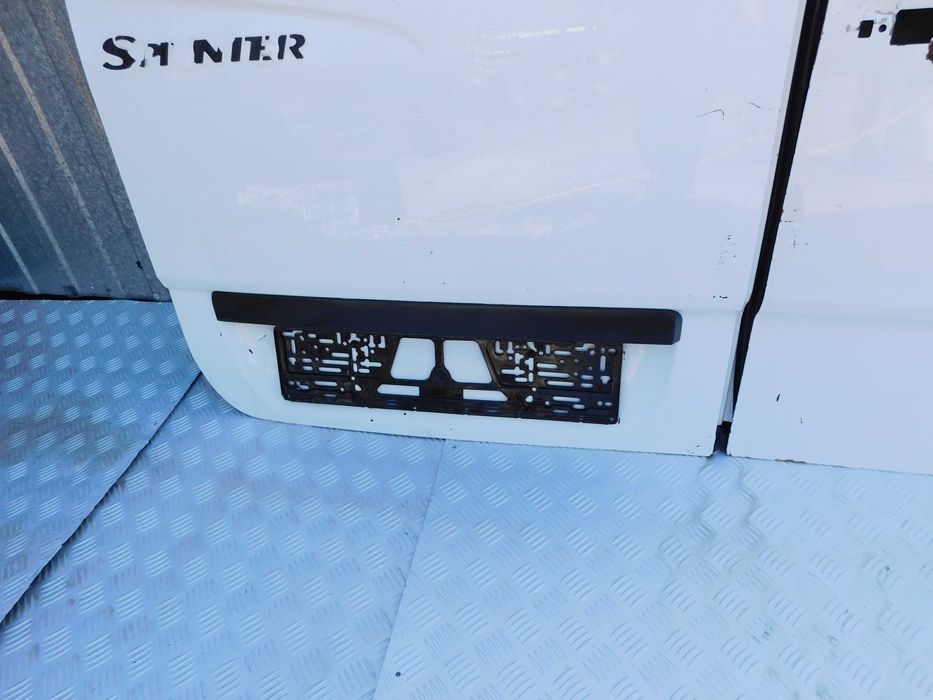 Mercedes Sprinter 906 drzwi tył komplet dwie sztuki białe niskie OEM