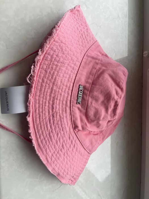 Бежева панама jacquemus le bob artichaut bucket hat