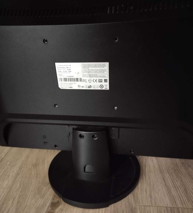 Monitor 19 cali Fujitsu Siemens