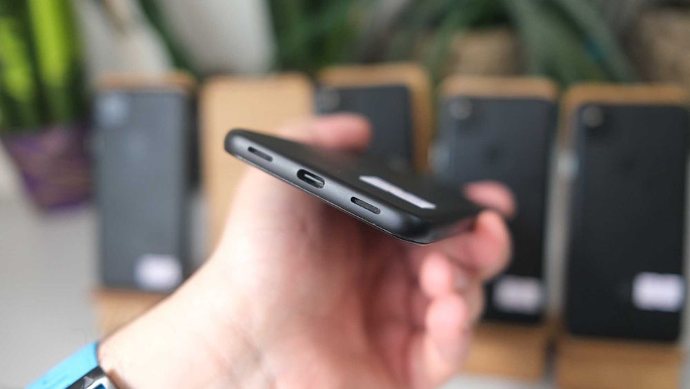 Google Pixel 4a 6/128GB Neverlock асортимент нова акб