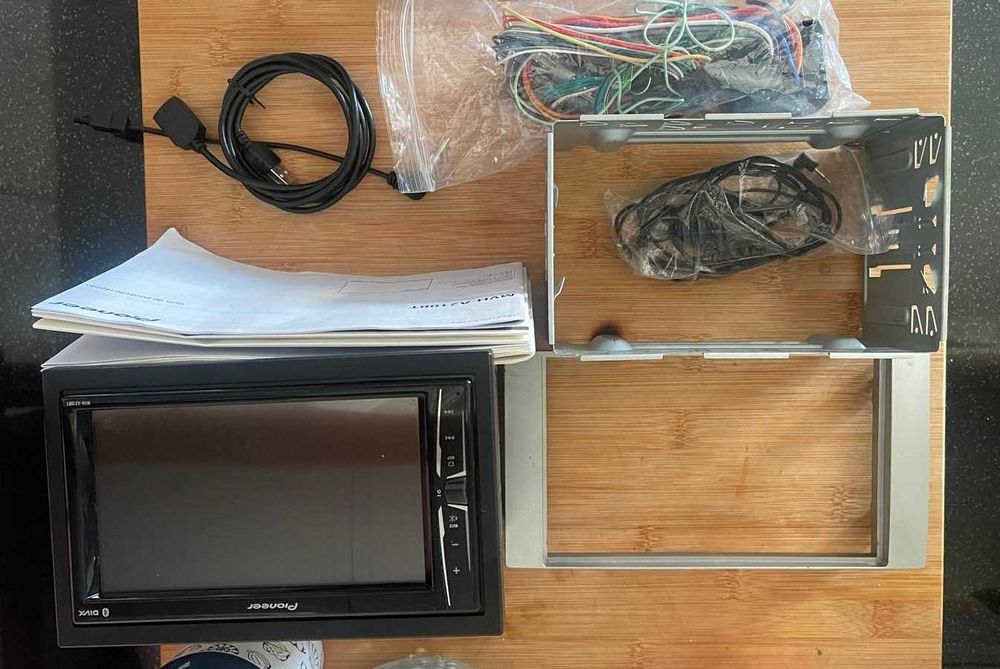 Autorádio Multimedia Pionner MVH-A210BT