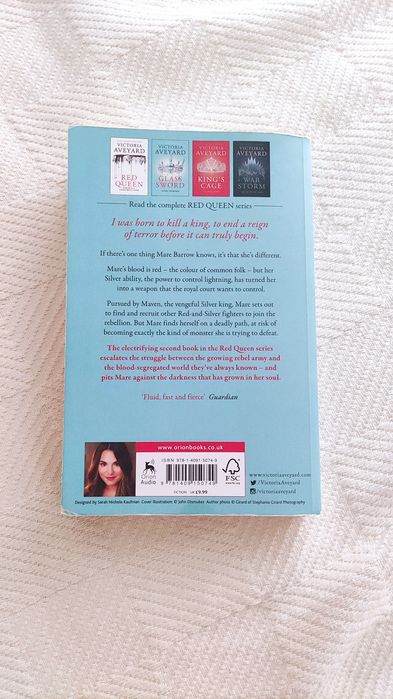 Livro "Glass Sworn" - Victoria 5