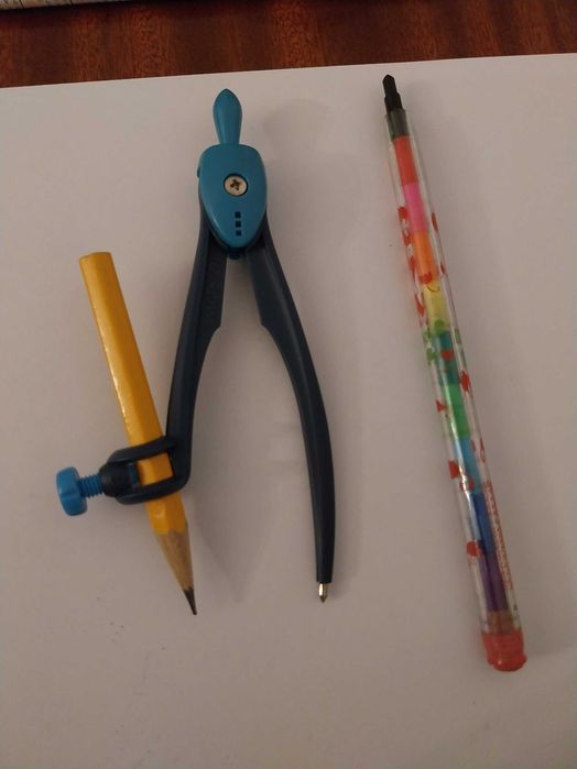 Conjunto Material Escolar com porta lápis Mickey, borracha, lápis, dispensador de fica cola, régua, esquadro, compasso e muito mais