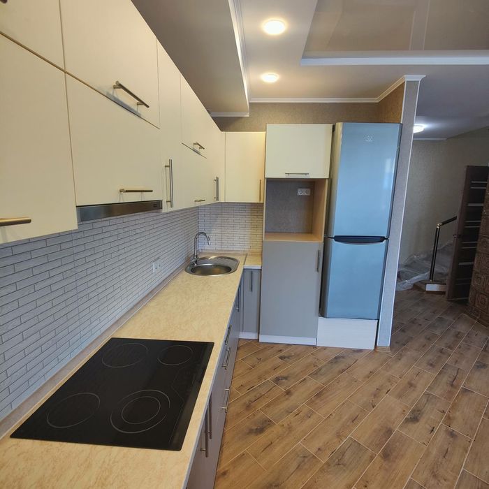 Продам таун з ремонтом