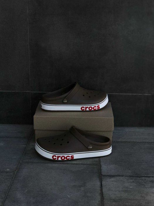 Crocs много размеров / Шоколадные кроксы универсальные тапки на каждый день новый цвет тренд / комнатные кроксы крокс на улицу