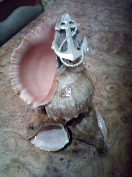 подсвечник деревянный и сувениры