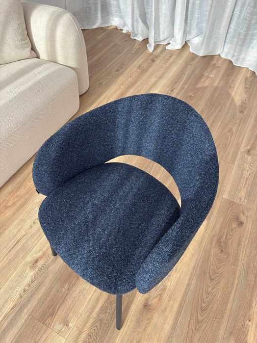 1 cadeira em chenille grosso azul e pernas de aço KAVE HOME