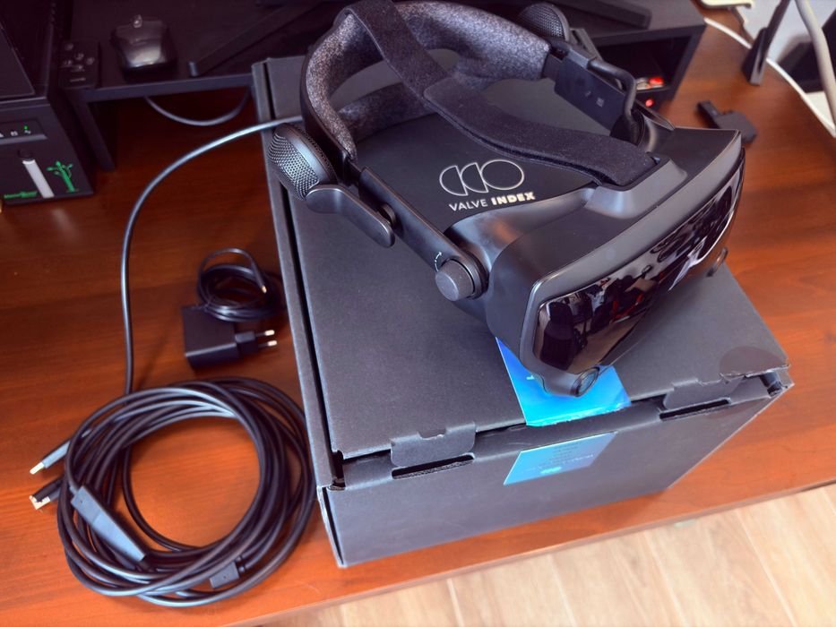 Valve Index VR Kit + 2 Base Stations + 2 Controllers + Acessórios