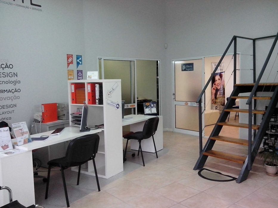 Loja Comercial Centro de Oiã (75m²) + Armazém (45m²)