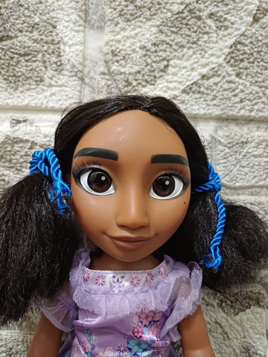 Лялька Ісабела Мадрігал