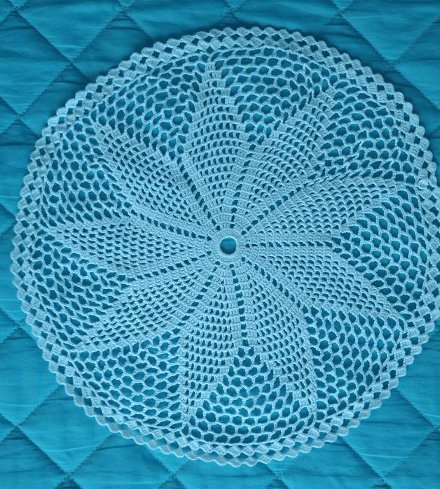 Naperão em crochê branco