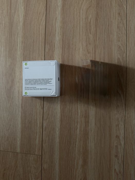 Apple Air Pods 4 нові