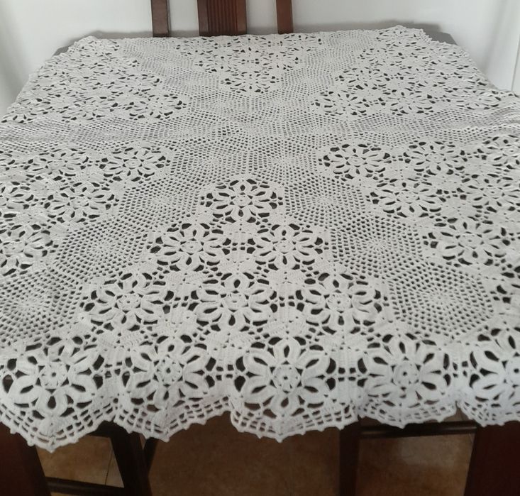 Toalha de mesa em crochê
