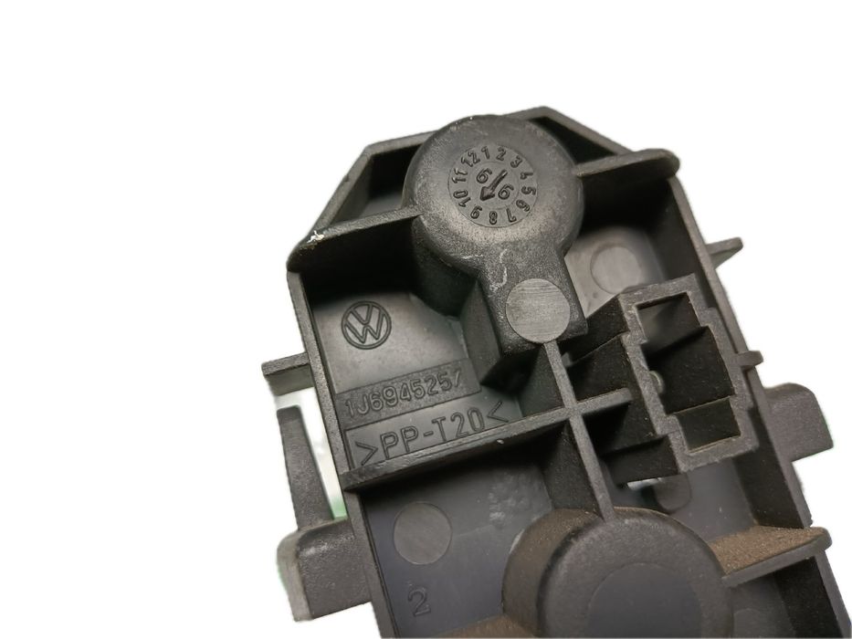 Suporte lâmpada direito VOLKSWAGEN Golf IV (1J1)