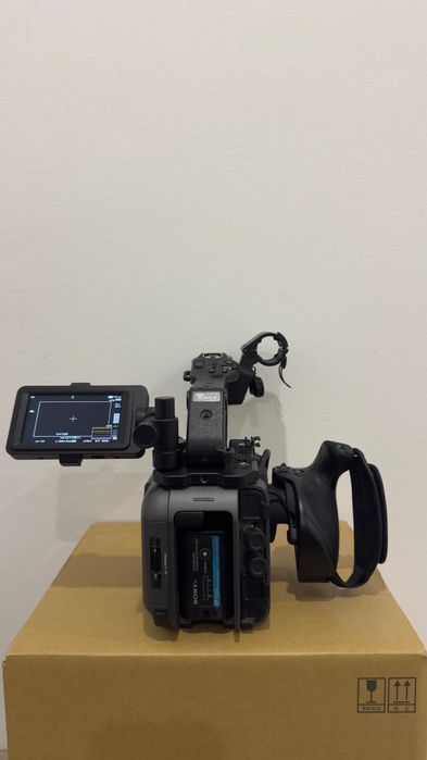 sony camera  fx6 + cage tilta