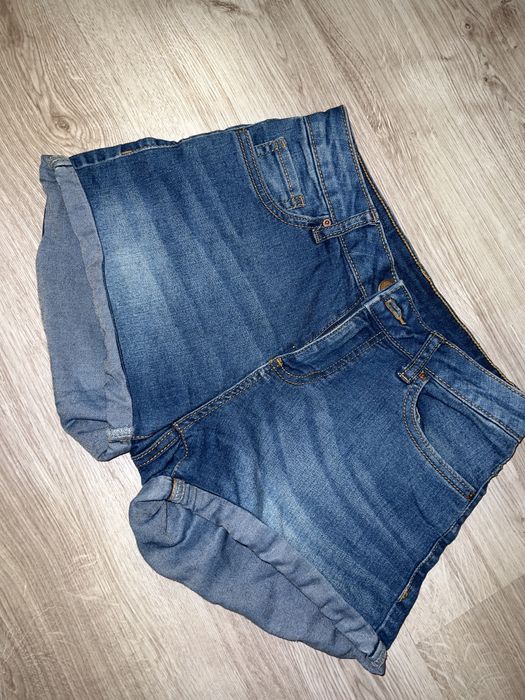 Krotkie jeansowe spodenki