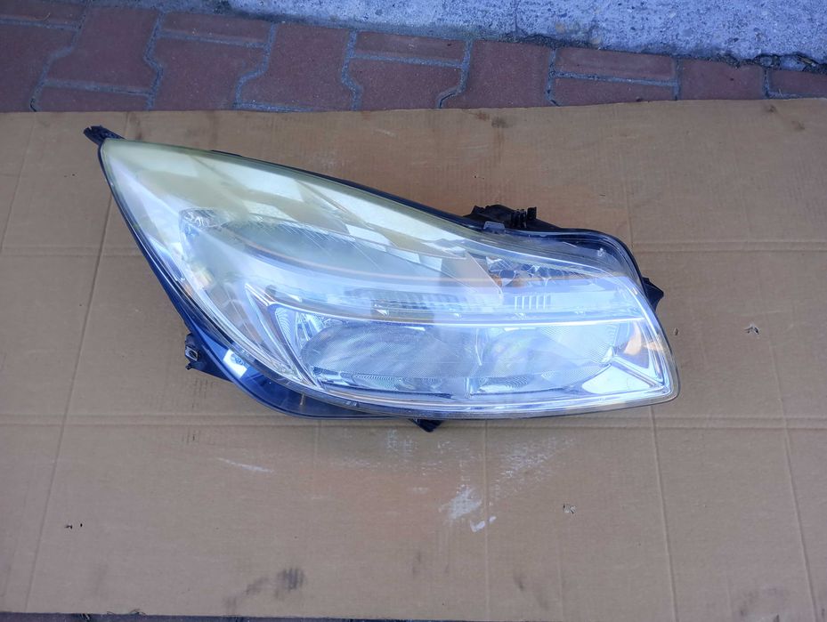 Lampa przednia prawa Opel Insignia A