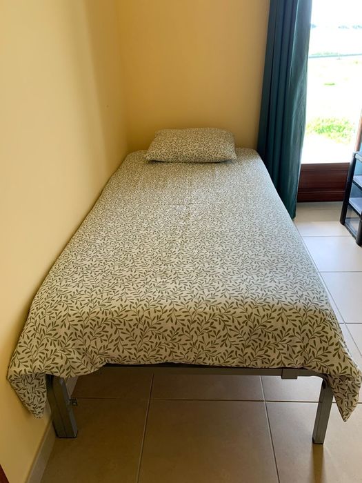 Cama de solteiro com colchão