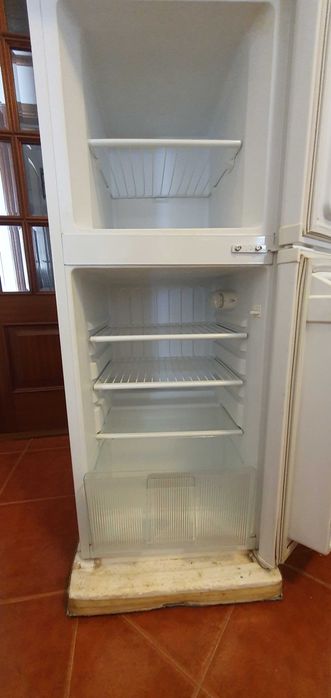 Frigorífico impecável para casa ou campismo