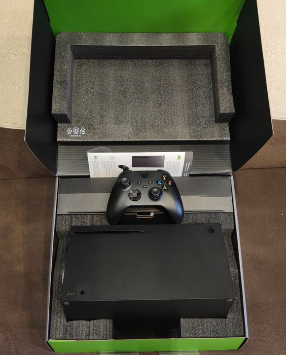 Xbox Series X 1TB + pad + kable + oryginalne pudełko | Stan bardzo dobry