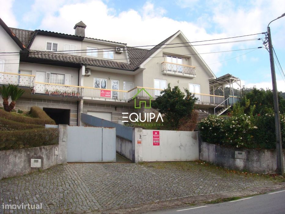 Moradia Geminada, tipologia T-4 em Felgueiras, Distrito de Porto. Imó