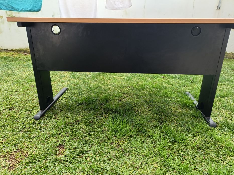 Vendo 3 secretárias iguais