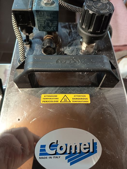 Ferro profissional com caldeira