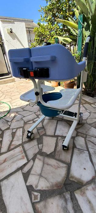 Cadeira sanitária NOVA.