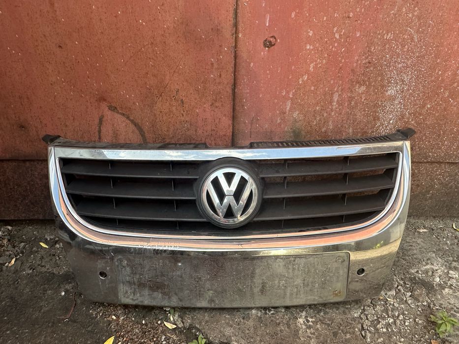 Решітка радіатора Touran Highline Решотка бампера радиатора хром