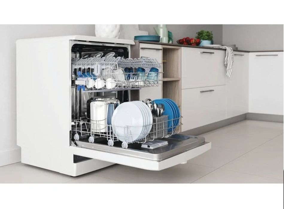 Máquina de Lavar Loiça Indesit D2F HK26 14 Conjuntos