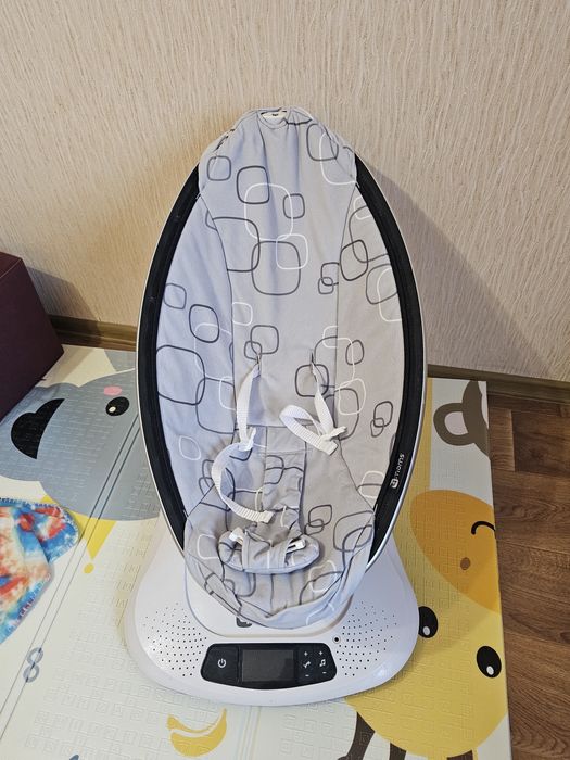 Заколисуючий центр 4moms