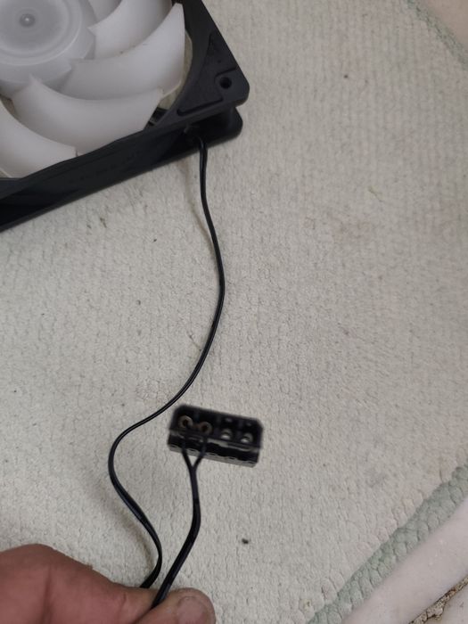 Várias ventoinhas 120mm para PC RGB como novas , bastante silenciosas.