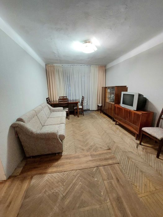 Без комісії продам 2-к.  Маккейна, 38а. Метро Звіринецька - 5 хв. пішк