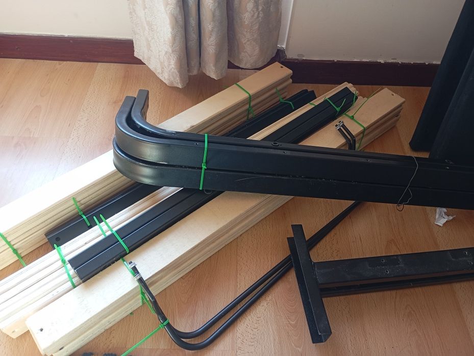 Cama de casal, com 180x200/ não atendo ligações somente pelo chat da OLX