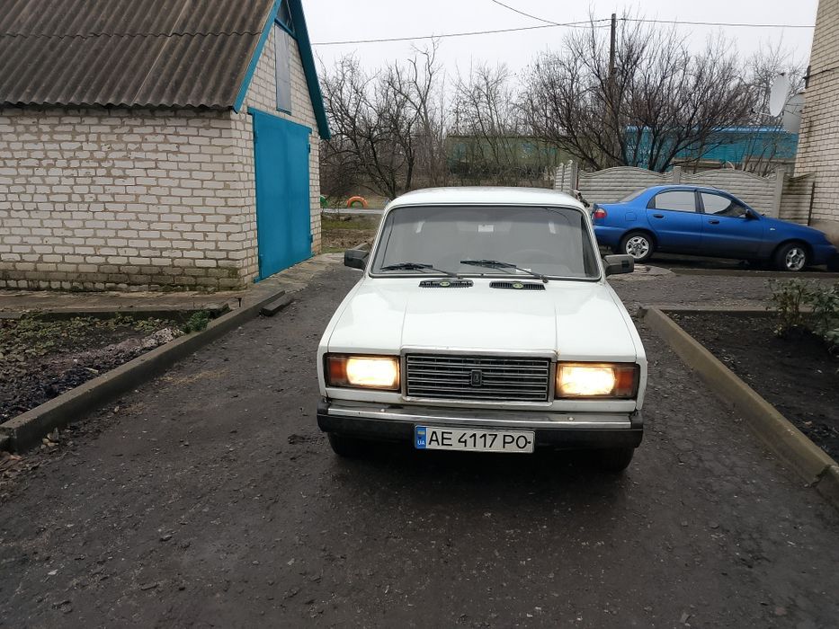 Продаю семёрку в отличном состоянии,кузов без дыр, двигатель,ходовая ,электрика все отлично,сел и катайся ,хозяин по документам,торга нет и не будет