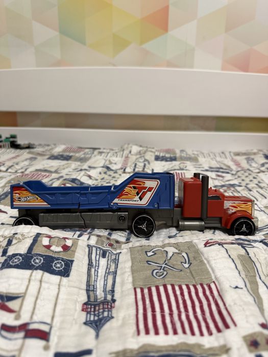 Hot Wheels вантажівка тягач грузовик трак