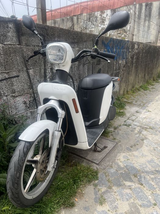 Scooter eletrica Vmoto F01