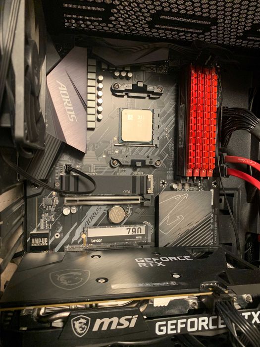 Gotowy zestaw do grania (PC, monitor, uchwyt, mysz, klawiatura)