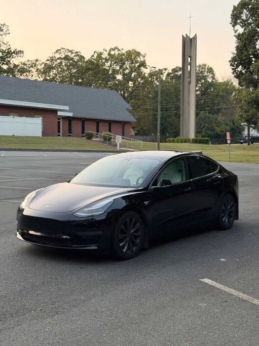 Tesla Model 3 Long Range      2019