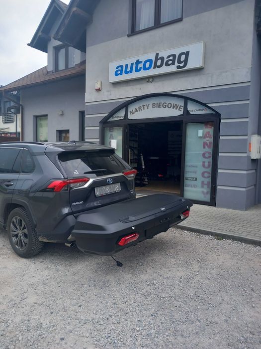 Box na hak holowniczy Thule Arcos + system nośny - duży, solidny box 450 ltrów pojemności, umożliwia przewóz nart do 180 cm długości