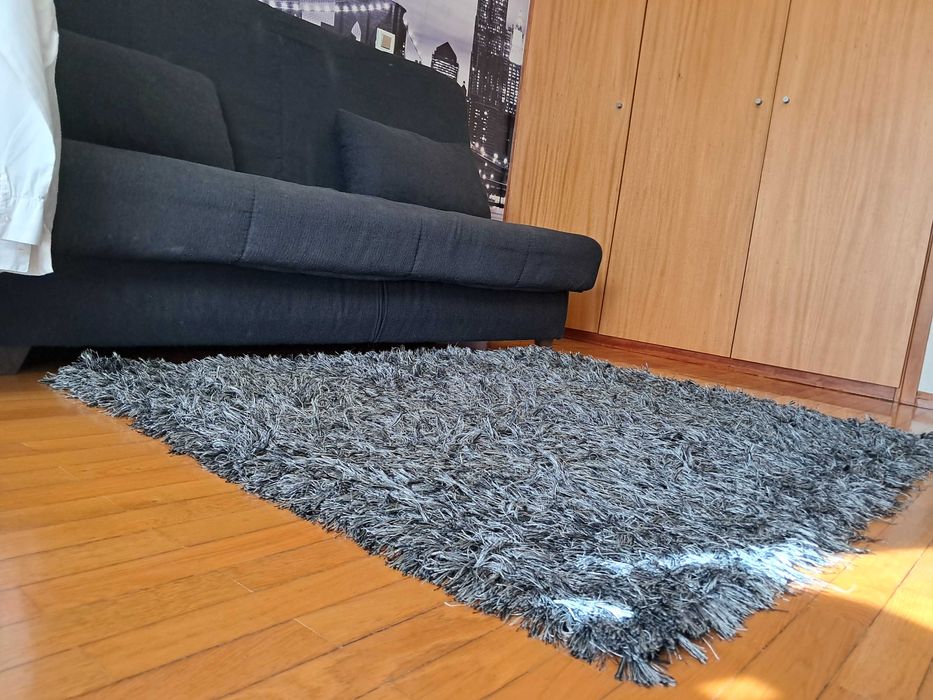 Carpete preta e cinza