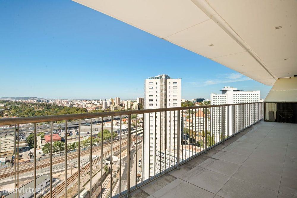 Apartamento T4 + 1 com piscina, Nova Campolide, Lisboa