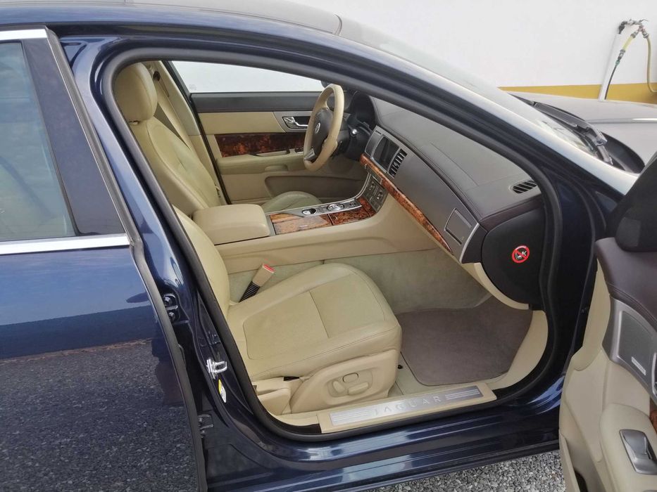 Jaguar XF rigorosamente impecável