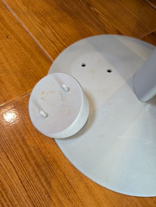 Cabide de pé em ótimo estado