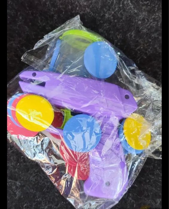 Pistola de brincar para crianças e gatos