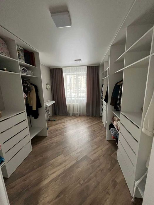 Без%  Продам простору 4х кім кв 125, 5м2  по вул. Вишняківська 13.