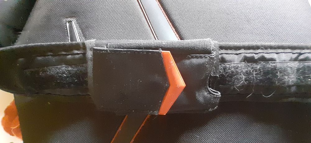 Планшет - сумка для ноутбука новый с тремя отделами  одной лямкой на.