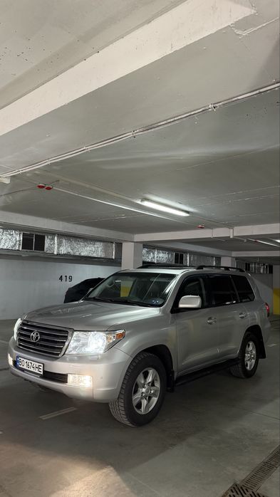 Toyota Land Cruiser 200
